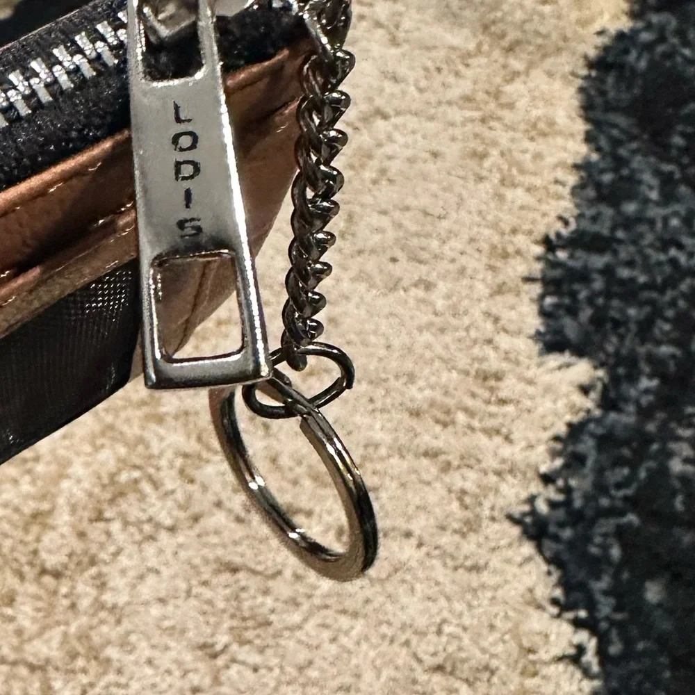 LODIS Luxury 1965 Ellie Series Leather Card & Coin Wallet Keychain NWOT
